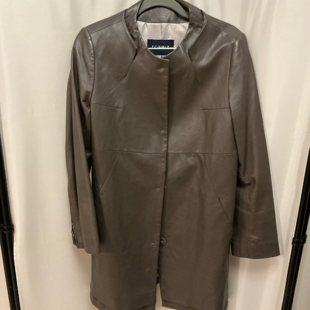 Formiz Brand Gray Italian Leather Jacket with Collared Neckline and Long Sleeves
